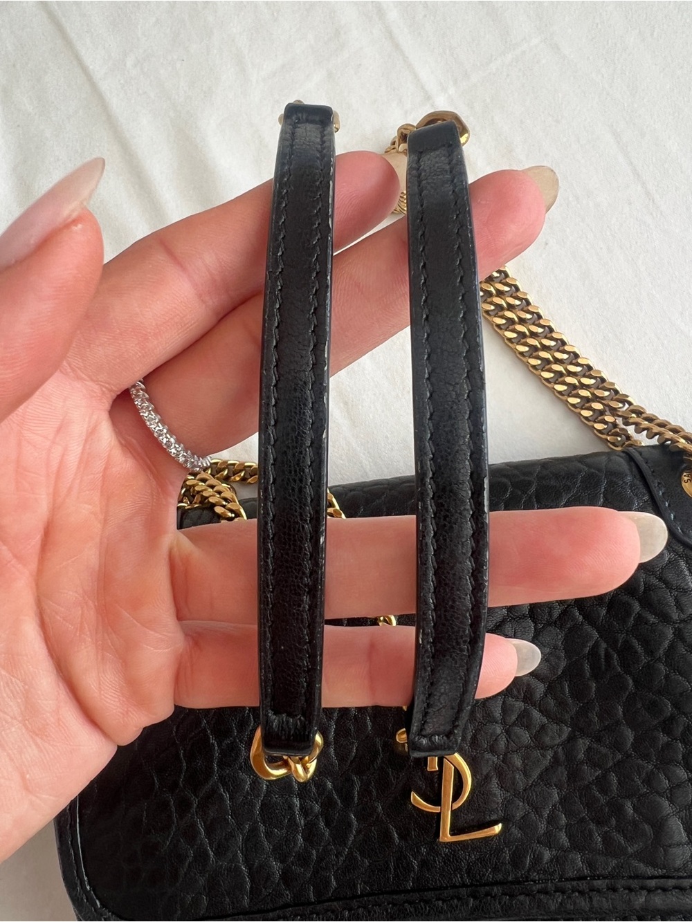 Saint Laurent Niki mini grained lambskin Leather Bag with Gold Chain - Picture 4 of 16